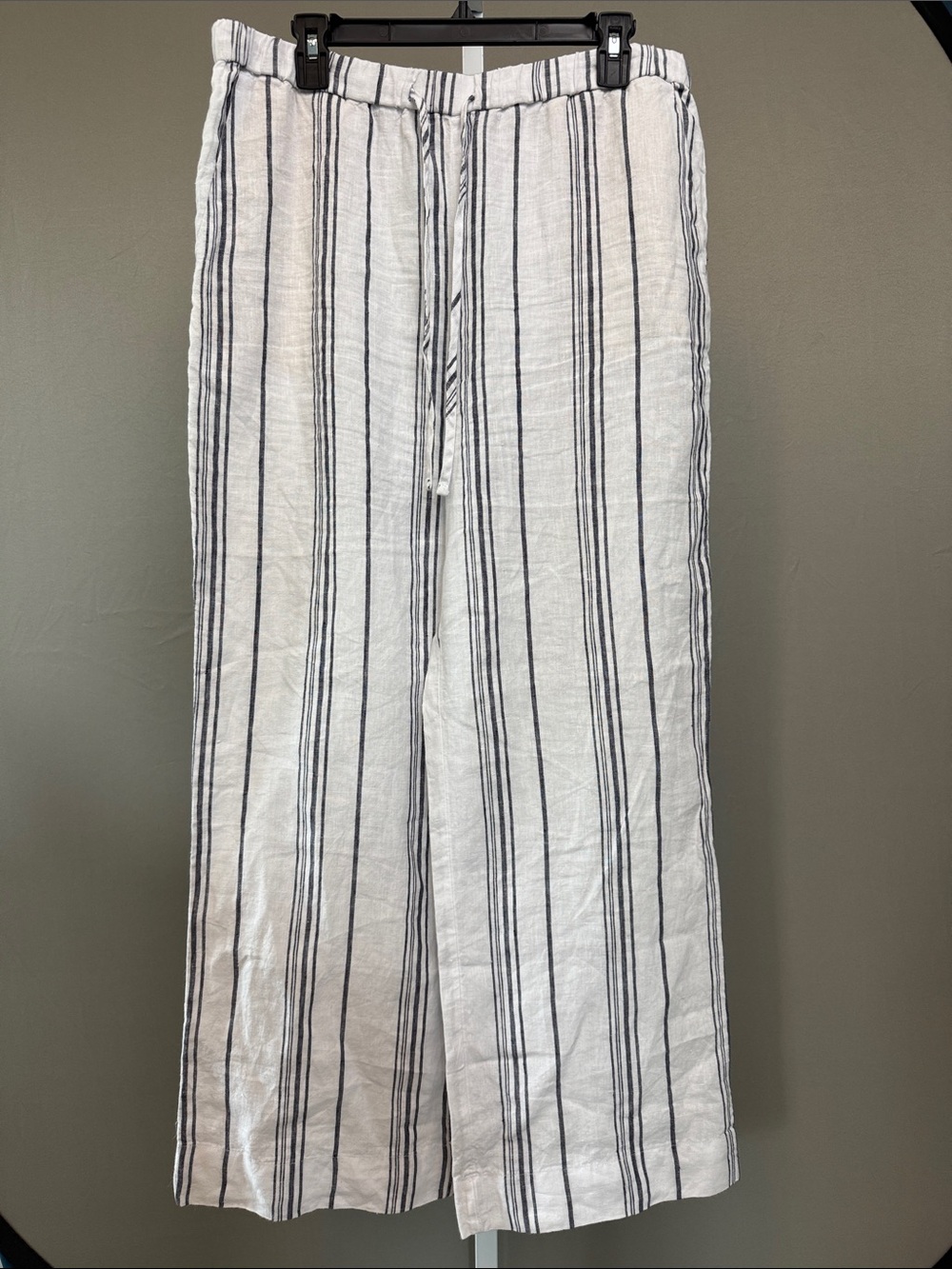 Vineyard Vines Blue and White Striped 100% Linen  Pants Size Medium